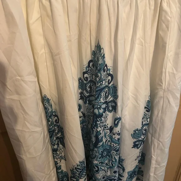 BloomChic White and Blue Flutter Sleeve Sundress size 12 - Picture 3 of 5